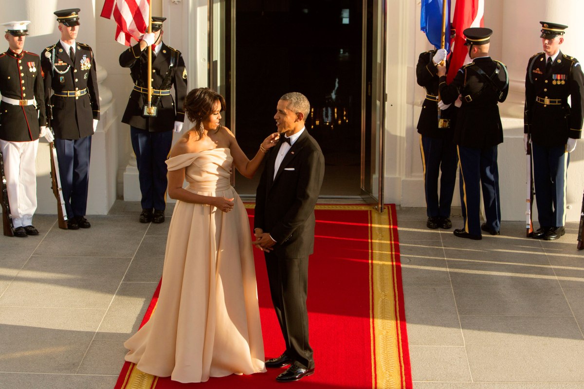 Michelle Obama touches the chin of Barack Obama as they await the arrival of guests at the State Dinner while participating in the U.S.- Nordic Leaders Summit at The White House in Washington, D.C., May 13, 2016.