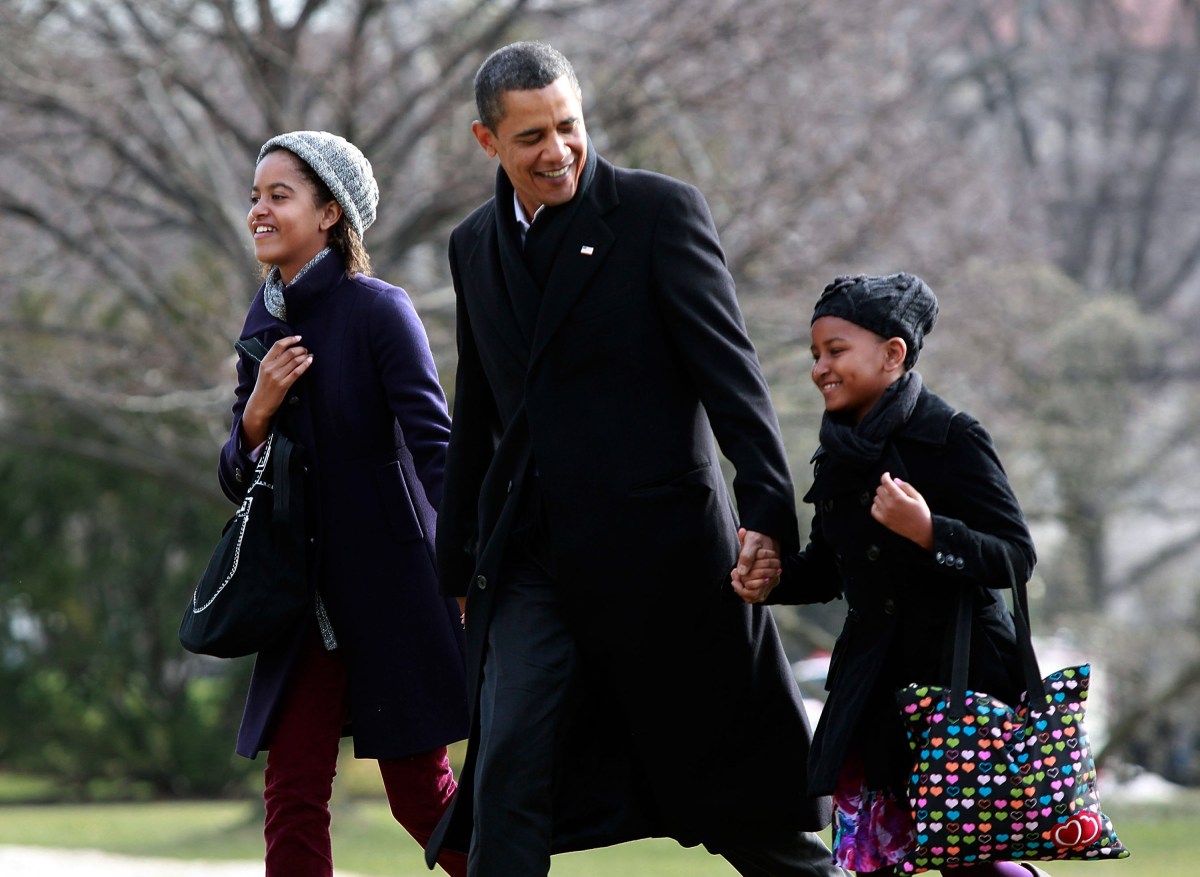 Obama Family Returns To White House From Hawaii Vacation
