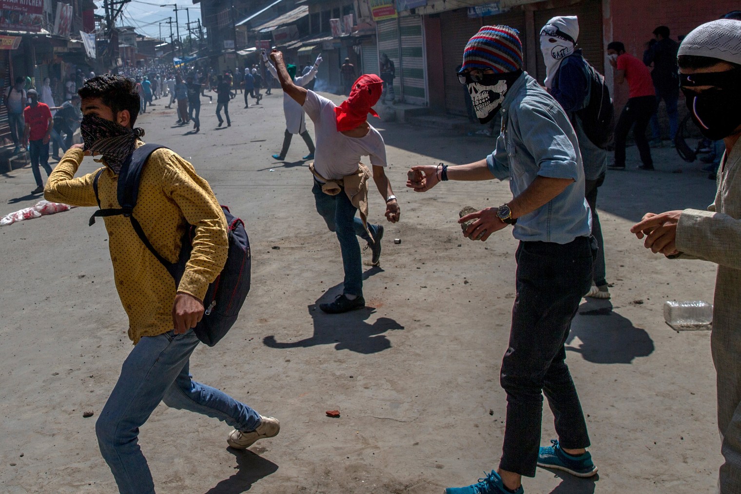 Kashmiri protesters throw rocks and bricks at Indian policemen during a protest in Srinagar on June 2, 2017. Government forces fired tear gas and pellets on Kashmiris who gathered after Friday afternoon prayers to protest against Indian rule.